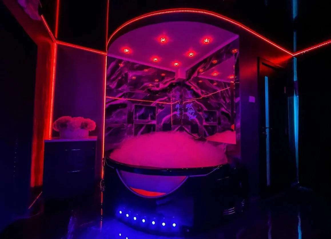 Jacuzzl & Love location